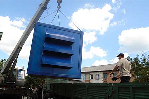 Разгрузка дизельной электростанции на объекте